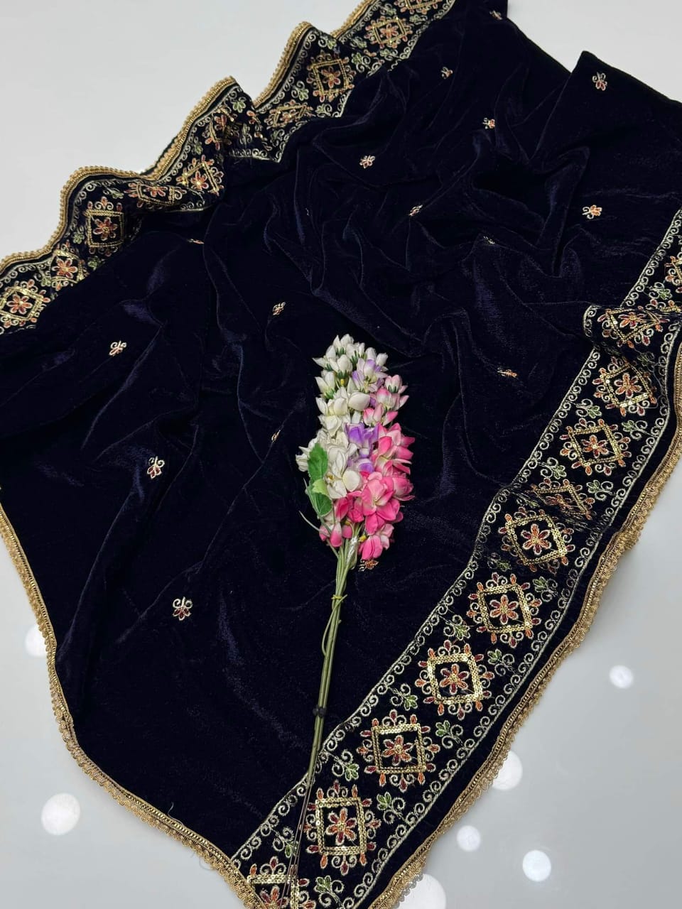 *Velvet Shawls Arrival 🥰*

*Stuff* Velvet Best Quality 👌 

- 2.5 Yard Full size Pure Fine Quality Velvet Shawl For Winters 😍
- Beautiful Lase Borders 4 Sided & 2 Sided 3MM multi Embdroided Borders & All over Booti Design