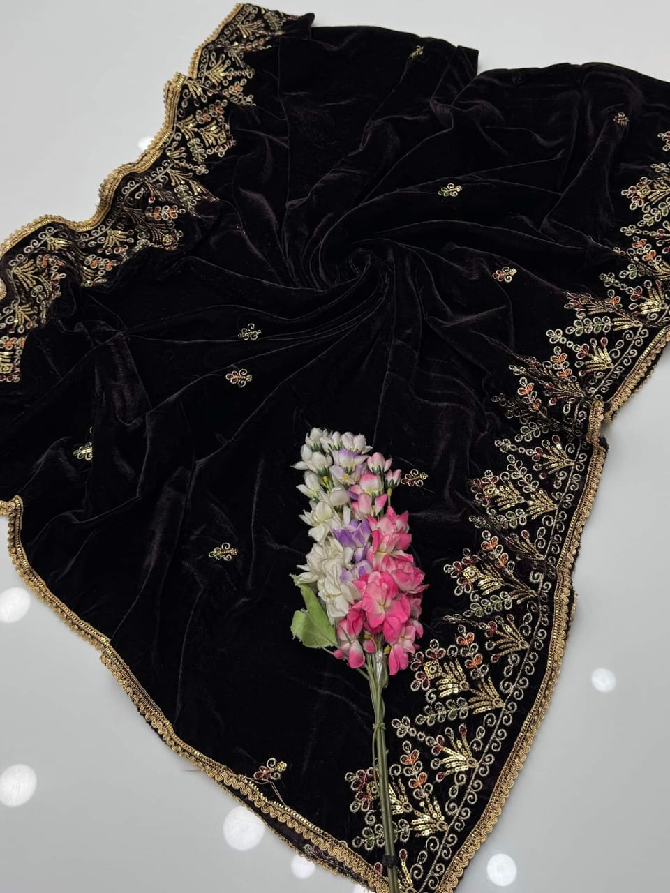 *Velvet Shawls Arrival 🥰*

*Stuff* Velvet Best Quality 👌 

- 2.5 Yard Full size Pure Fine Quality Velvet Shawl For Winters 😍
- Beautiful Lase Borders 4 Sided & 2 Sided 3MM multi Embdroided Borders & All over Booti Design