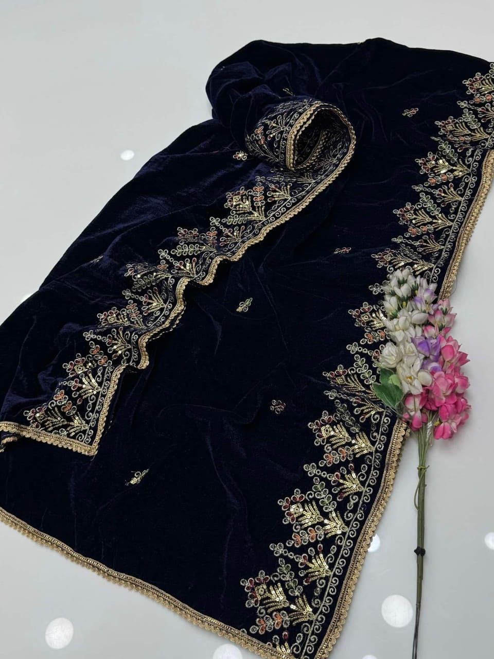 *Velvet Shawls Arrival 🥰*

*Stuff* Velvet Best Quality 👌 

- 2.5 Yard Full size Pure Fine Quality Velvet Shawl For Winters 😍
- Beautiful Lase Borders 4 Sided & 2 Sided 3MM multi Embdroided Borders & All over Booti Design